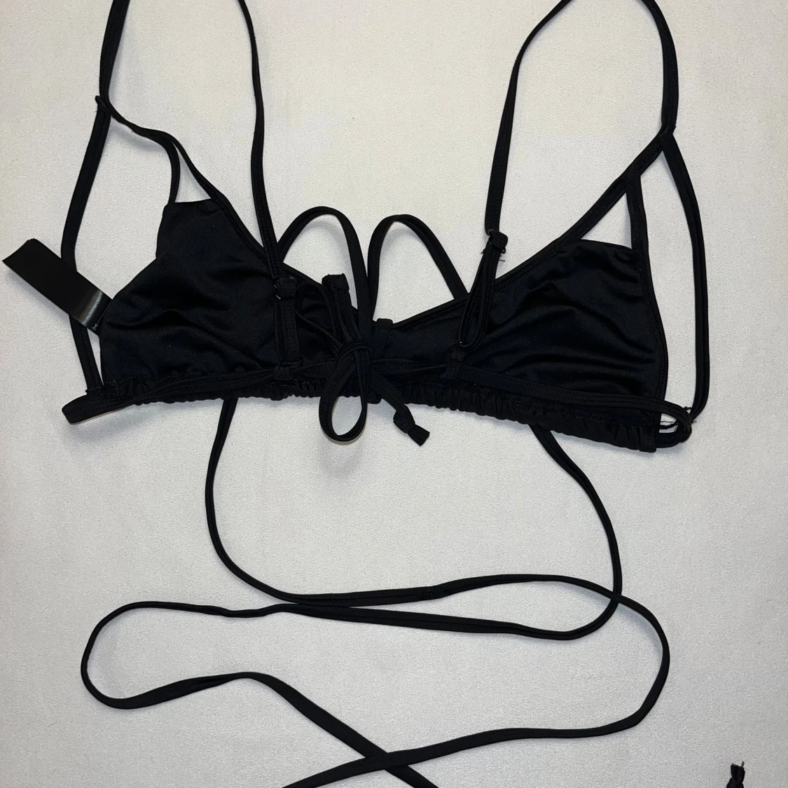 Svart bikiniöverdel med snörning - 2