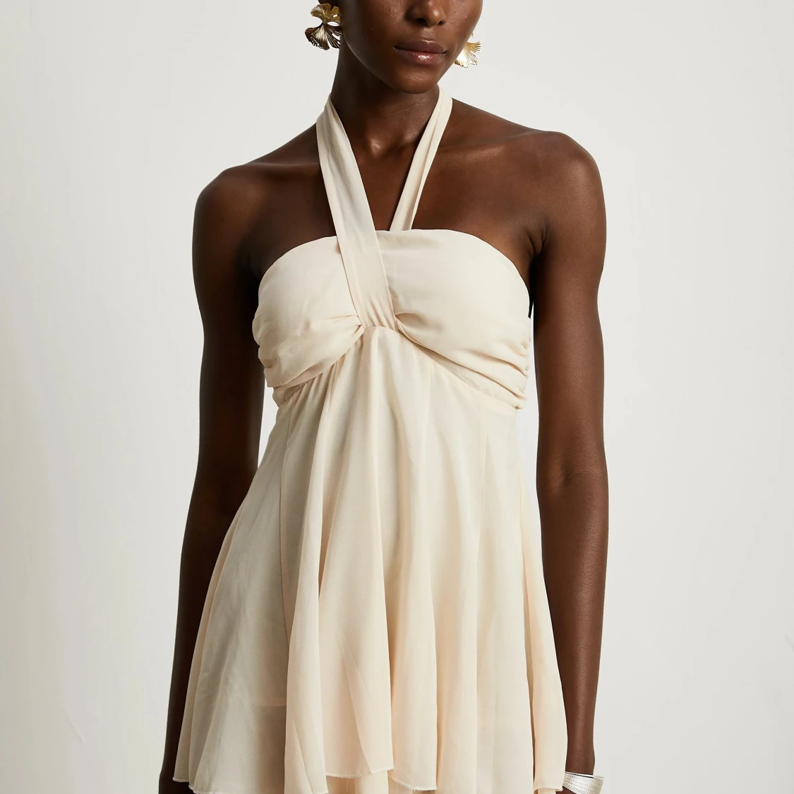 Champagnefärgad halterneckklänning Miss Rosier