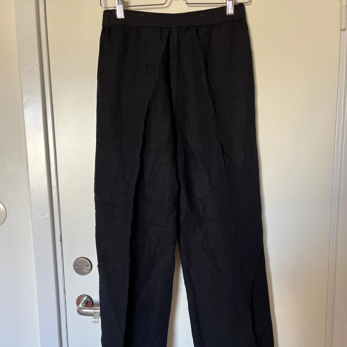 Svarta linnebyxor från H&M - 1