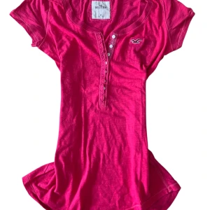 Vintage pink Hollister Henley top - Vintage pink Hollister Henley top, size S/M. Very Elena Gilbert/Twilight inspired and perfect for autumn 🍂. Great condition! I try to ship the next day and don’t hesitate to ask any questions!
