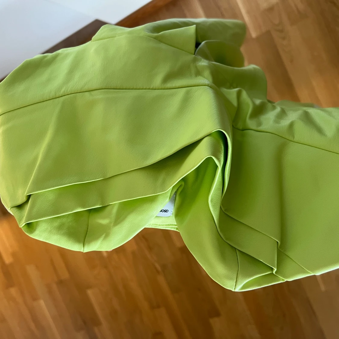 Limegrön axelbandslös klänning från ASOS - 1