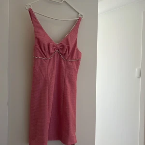 Klänningen  - Helt ny klänning storlek 38(M)