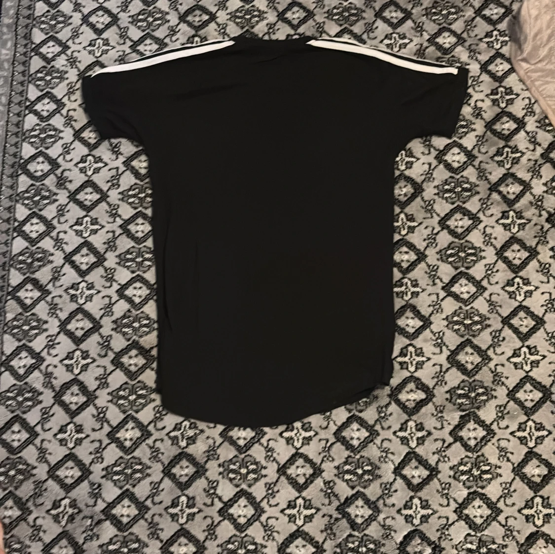 Säljer en svart liverpool tröja  - 2