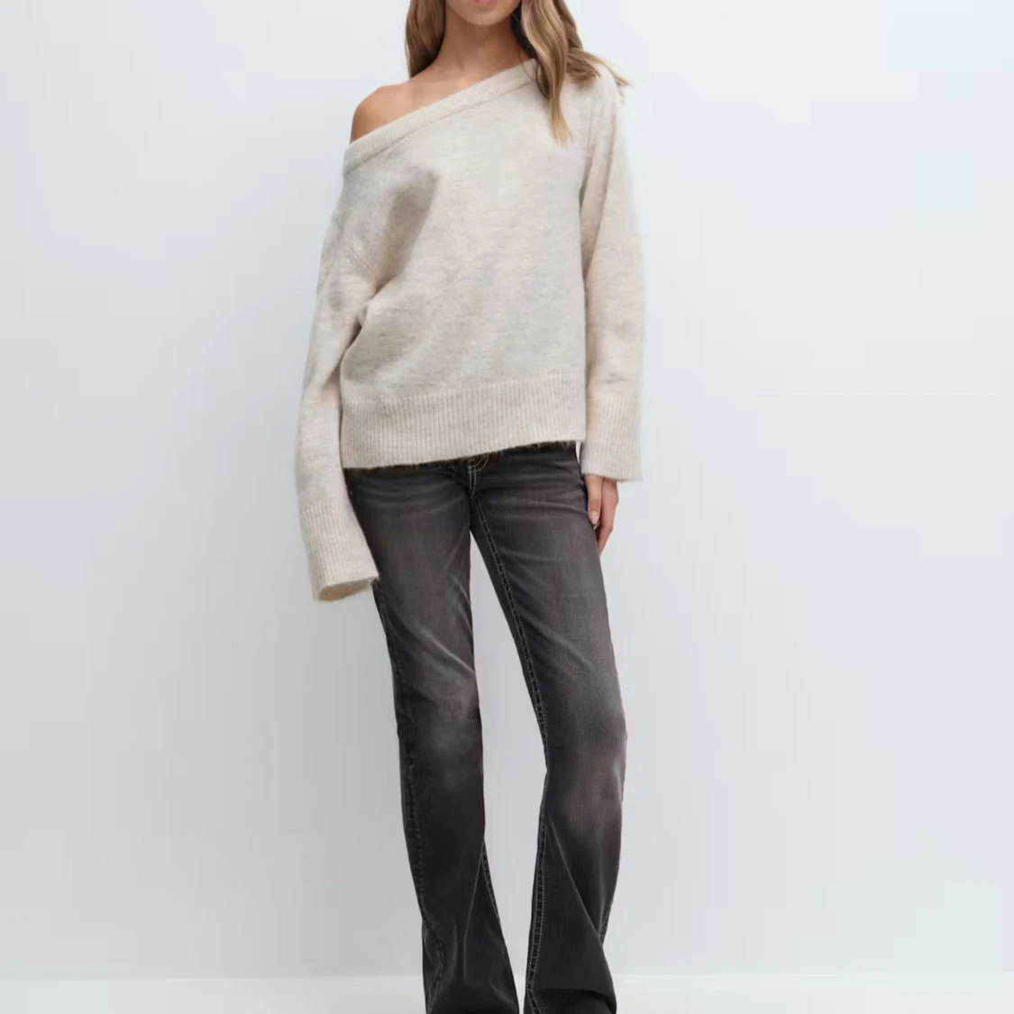 Beige offshoulder stickad tröja - 1