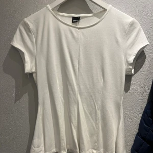 Super söt topp💓 - Super fin figursydd topp från Gina i storlek M men skulle säga att den passar bättre som xs-s. 