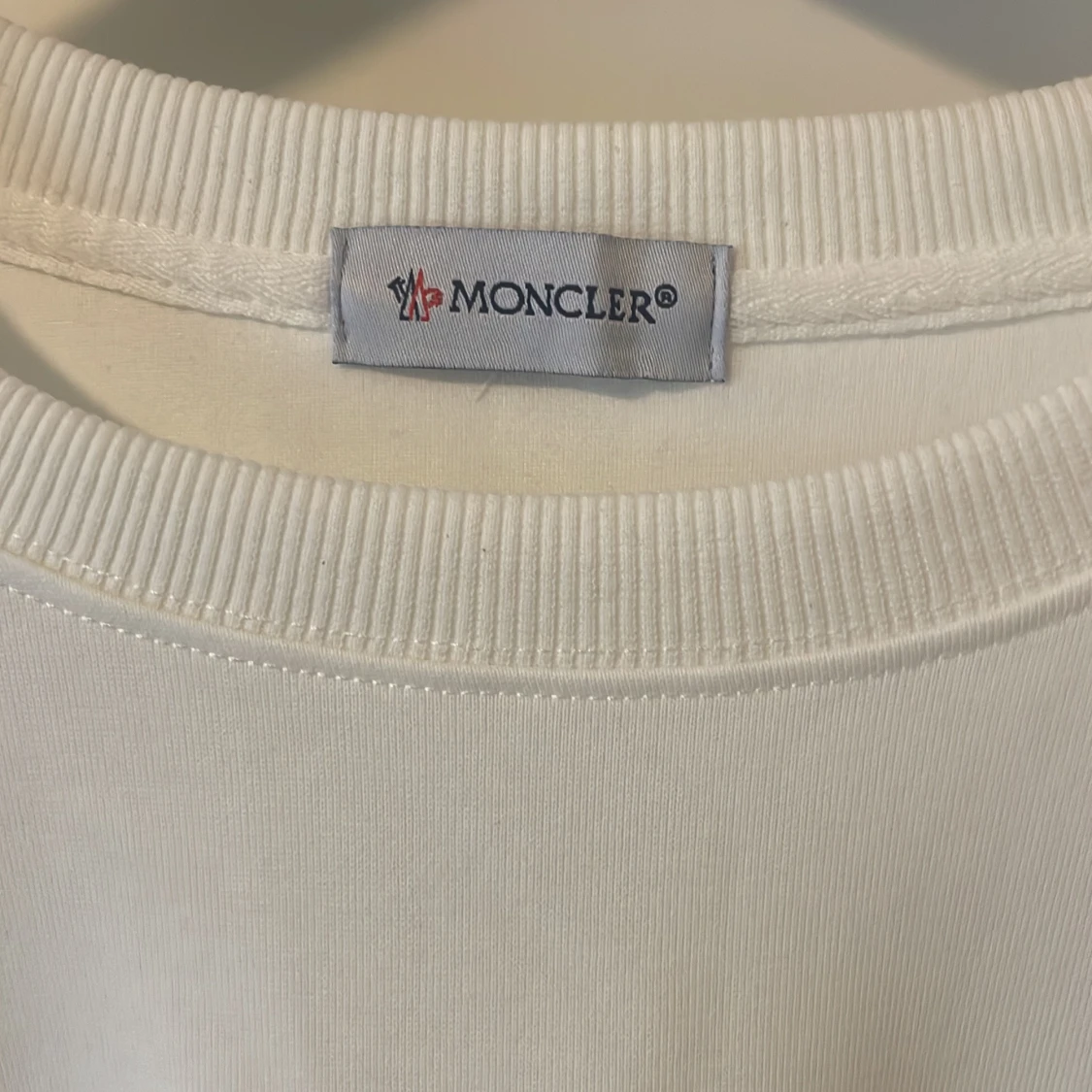 Vit sweatshirt från Moncler med logga - 1
