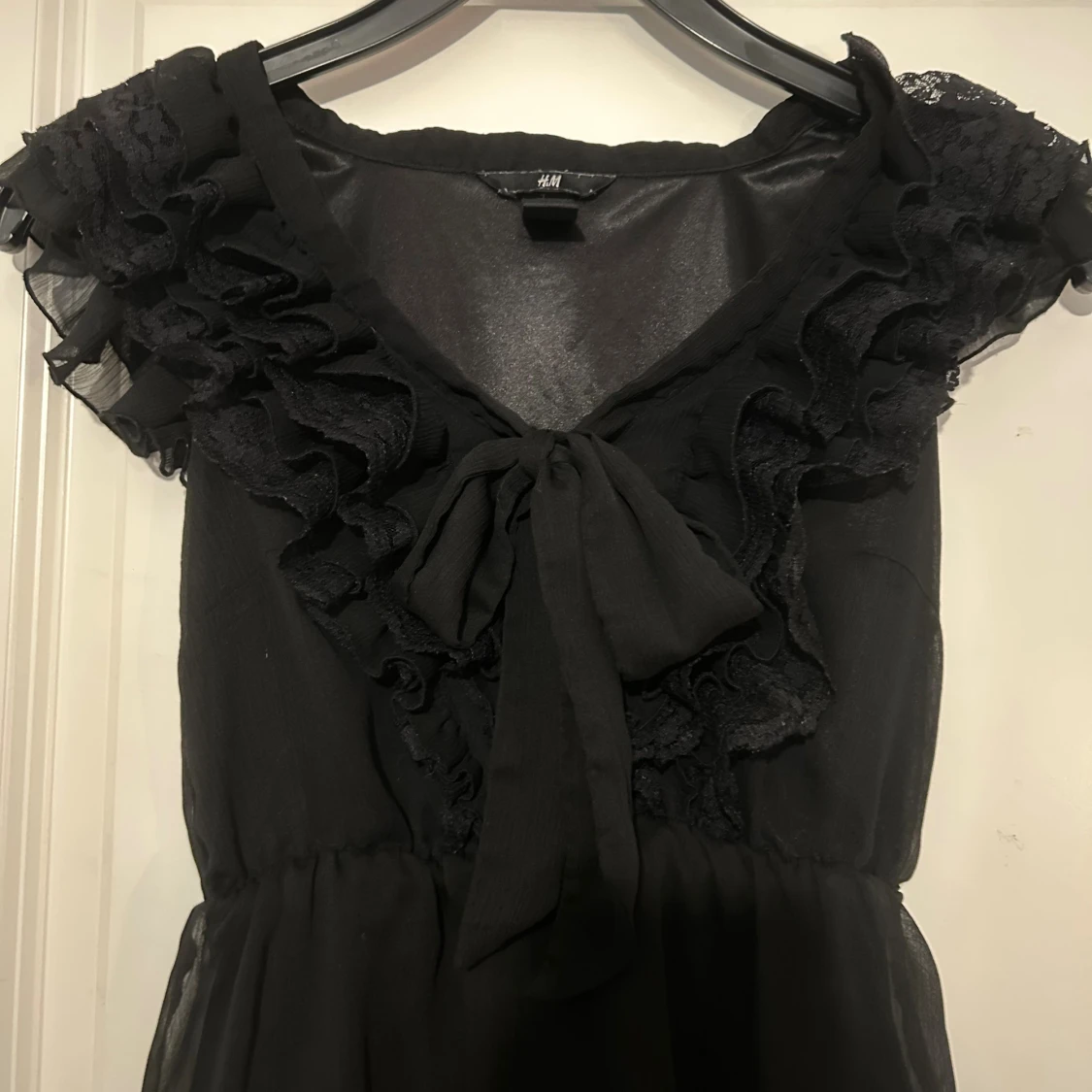 svart volangblus  - 3