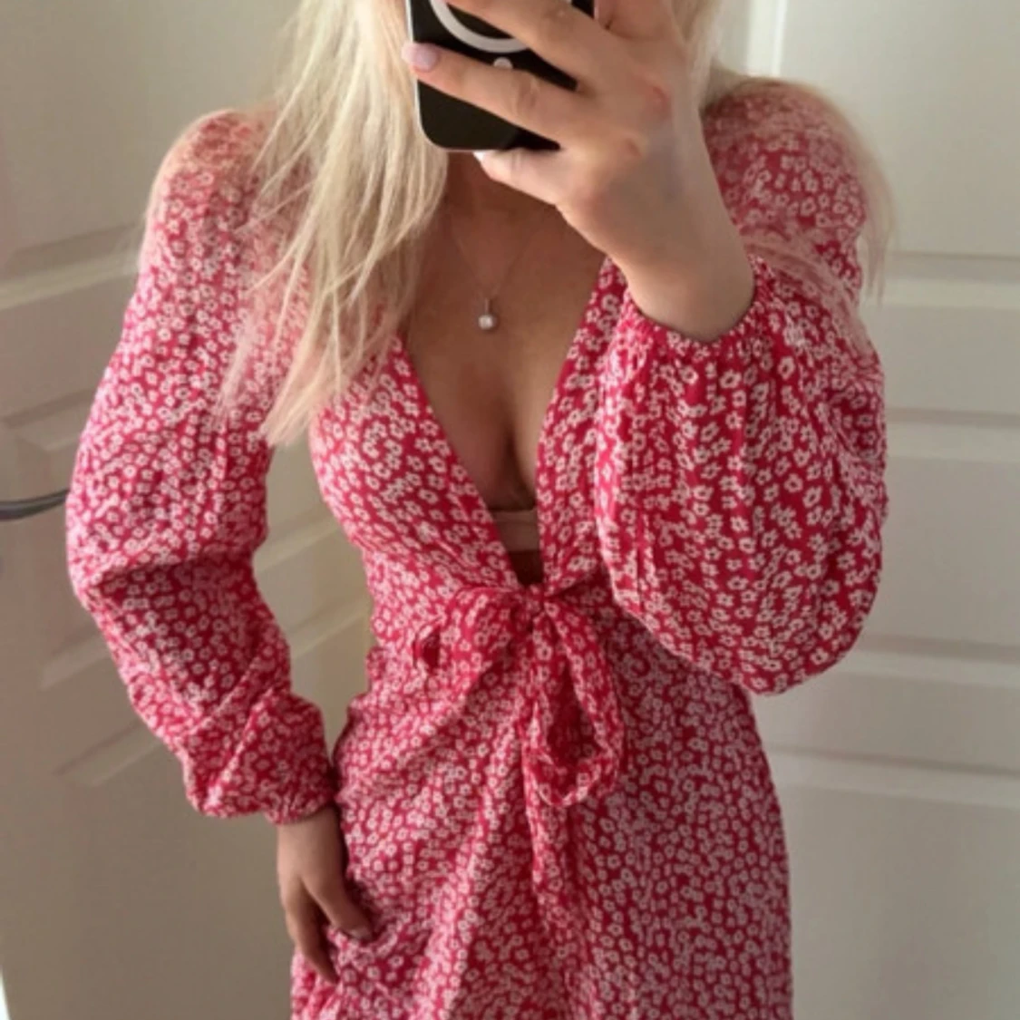 Rosa blommig kortklänning med knyt - 2