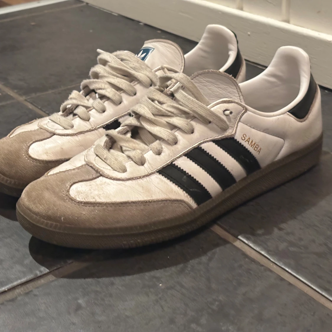 Adidas Samba vita och svarta sneakers - 1