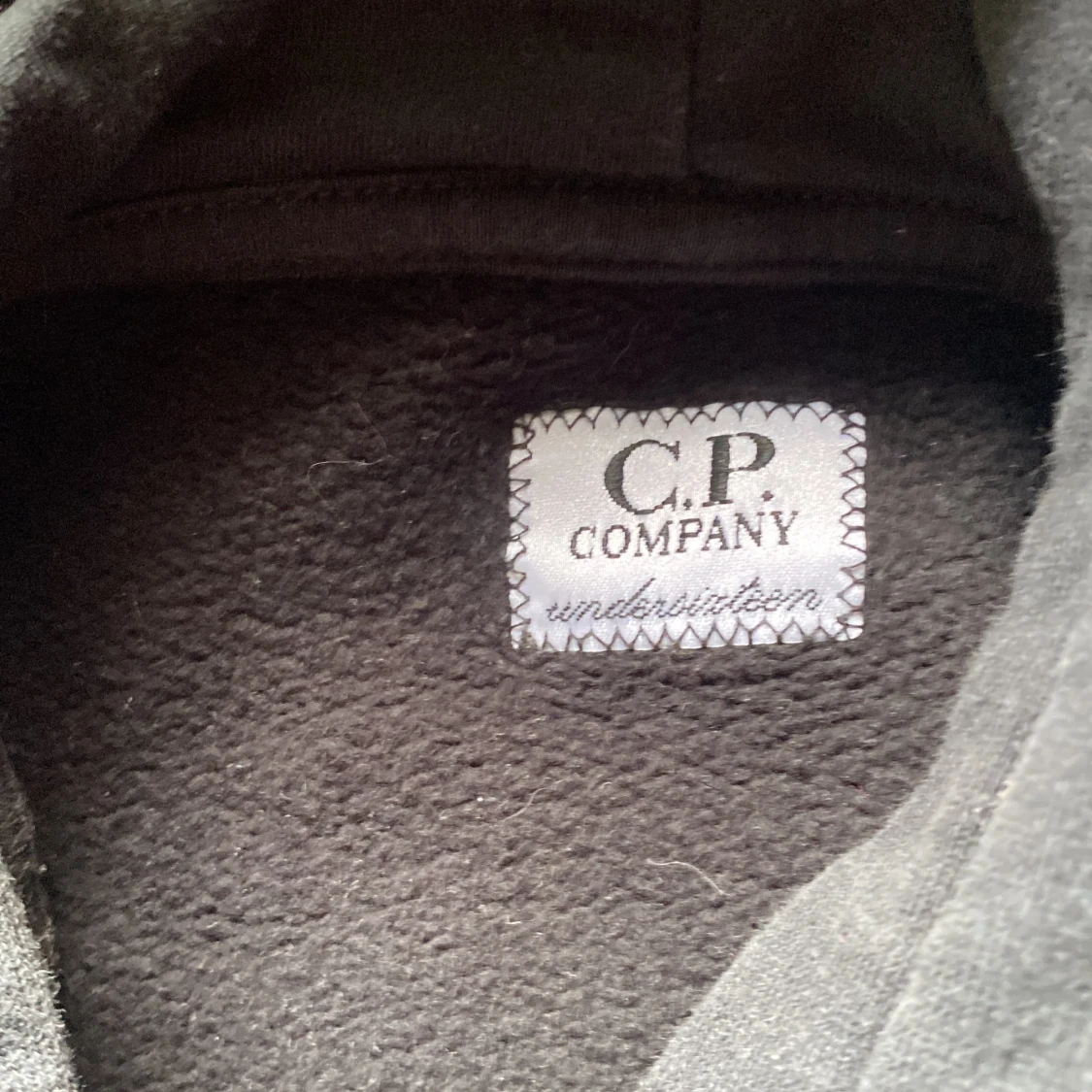 Svart hoodie från C.P. Company - 3