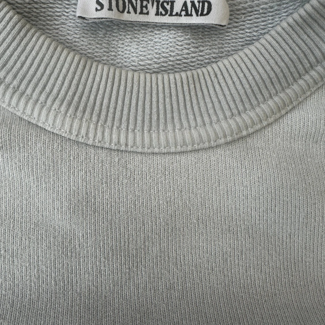 Ljusblå sweatshirt från Stone Island