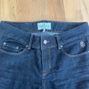 Bootcut jeans från Newhouse - Snyggaste bootcut jeansen från Newhouse, nypris 1500 kr. Pris kan diskuteras! 
