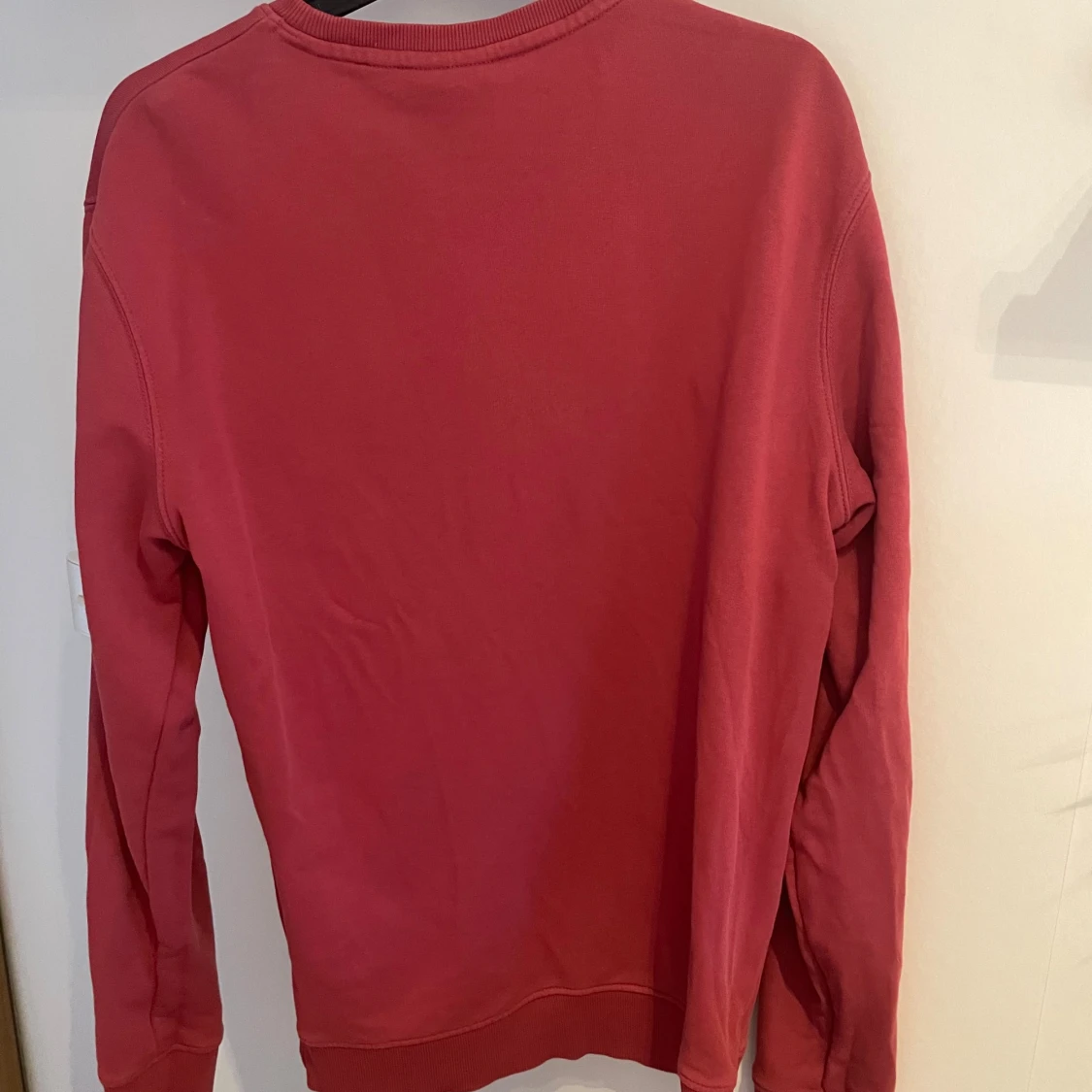 Röd crewneck från Lyle & Scott - 1