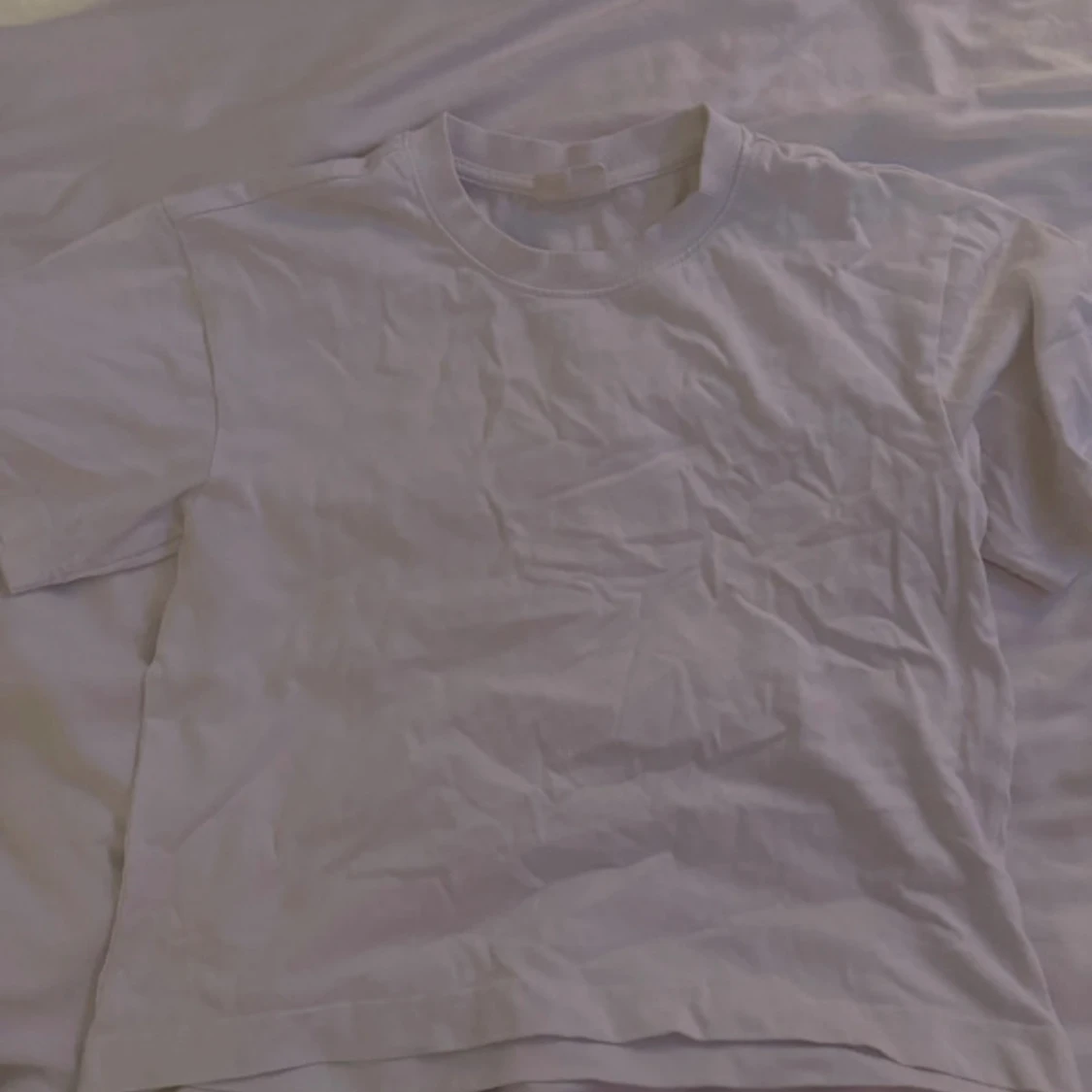 Vit t-shirt från Gina Tricot