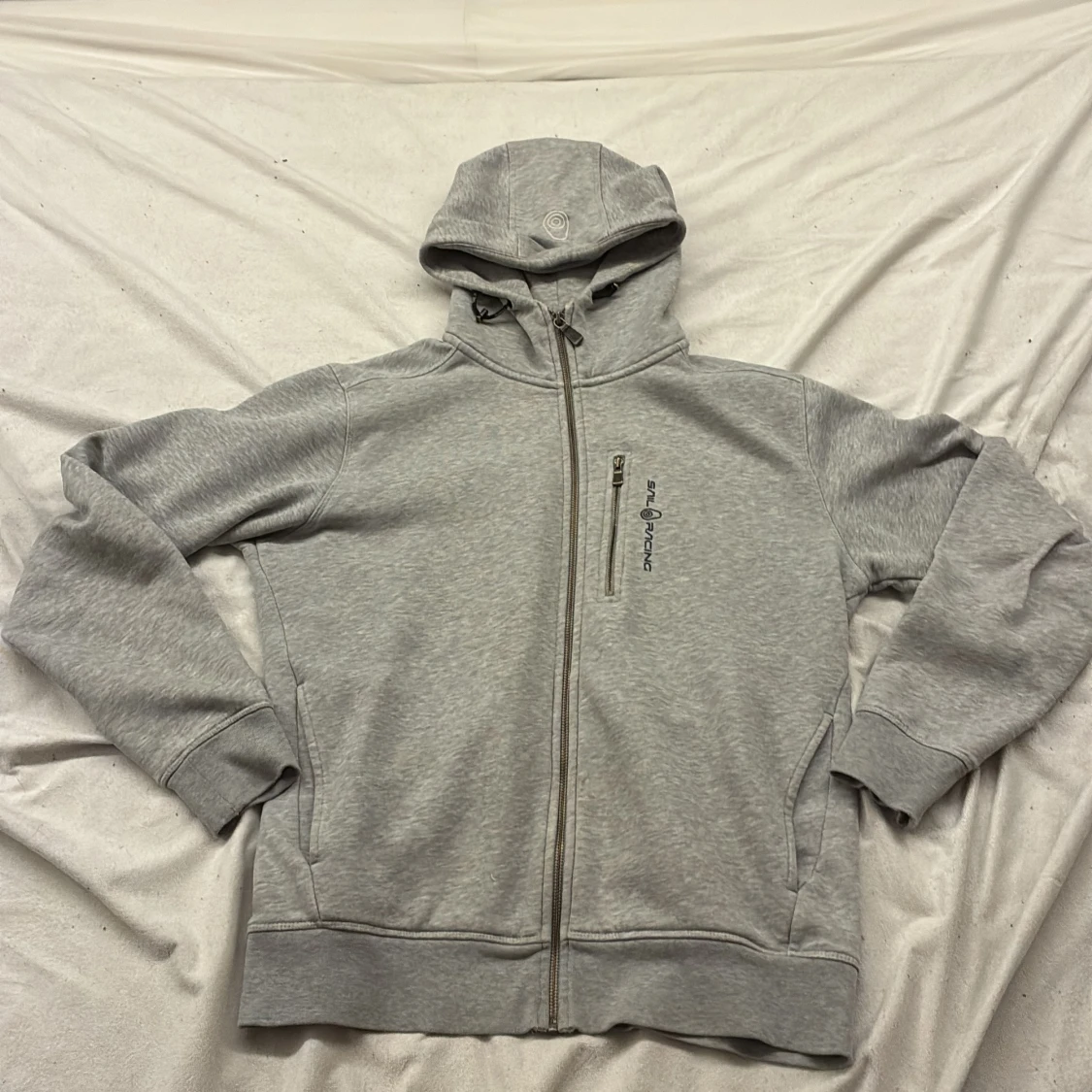 Grå hoodie från Sail Racing