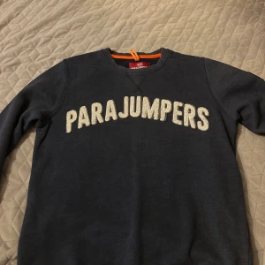PARAJUMPERS TRÖJA - En parajumpers tröja som ej längre används. Storlek S