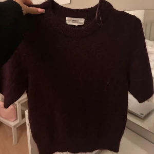 Stickad tröja gina  - Helt ny men har klippt bort prislappen, endast testad😋