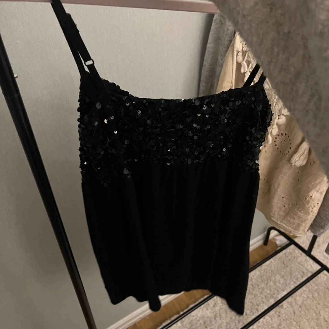 Svart paljettlinne från Lindex - 2