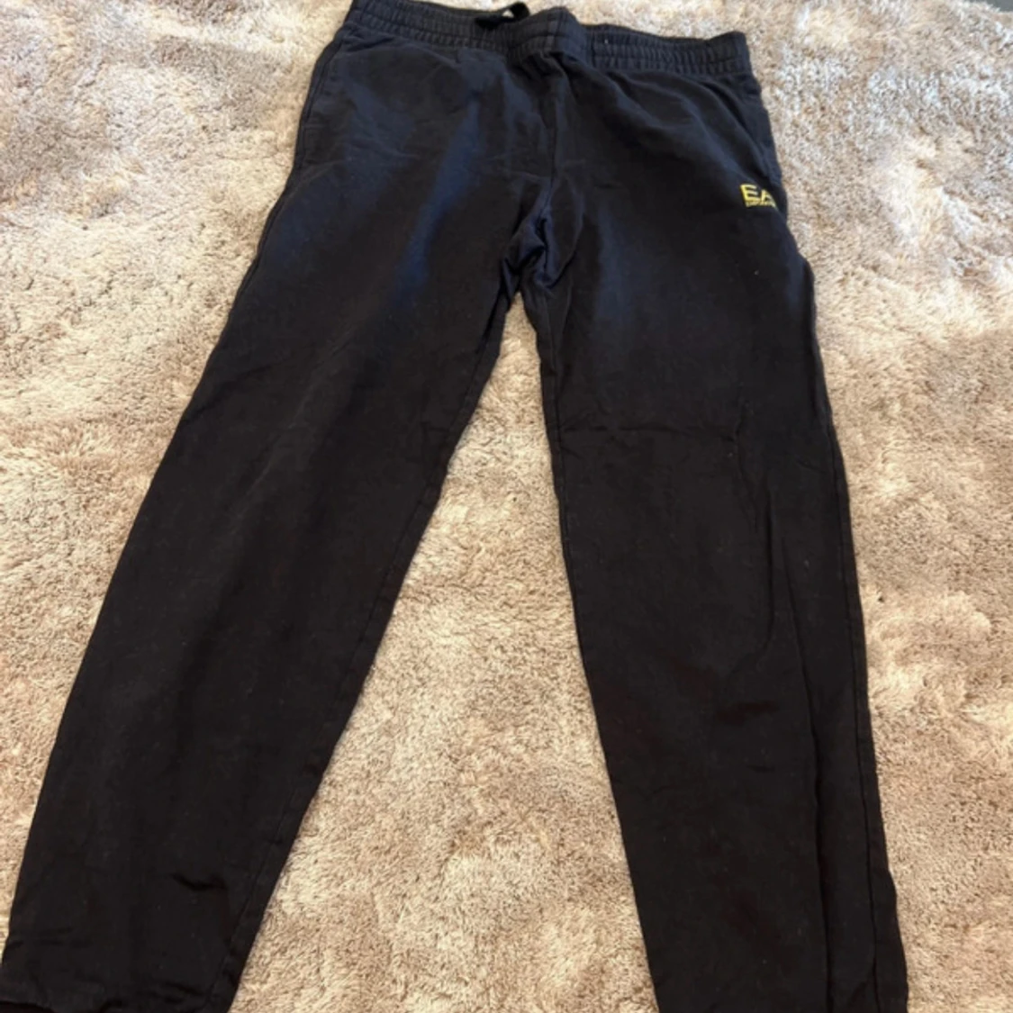 Svarta mjukisbyxor EA7 Emporio Armani