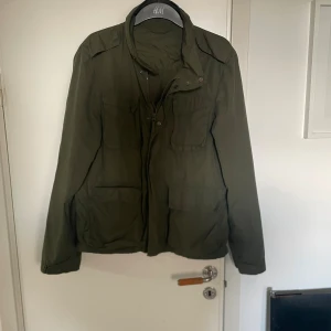 Feild jacket  Aspesi - Grön aspesi feild jacket. Perfekt nu till hösten och vintern 
