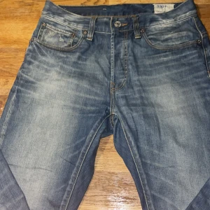 Gstar jeans - Säljer dessa gstar jeans i blåa fint skick hör av dig vid fundering😁