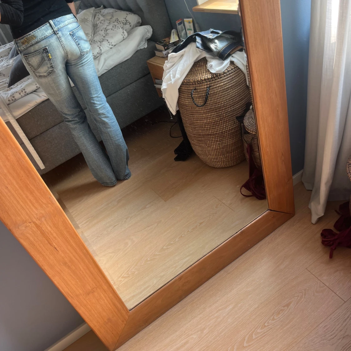 Blå bootcut jeans från Alternet - 1