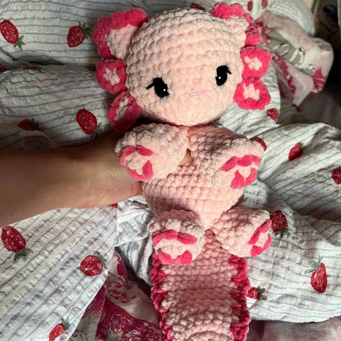 Virkad rosa salamander-katt - 1