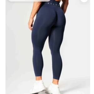 Relode Tights - Relode Prime scrunch tights-blå, Storlek Small, bra skick. men lite slitna på ena knät(se sista bild)🥰 Nypris 699:- just nu på rea för 517 kr🥰 