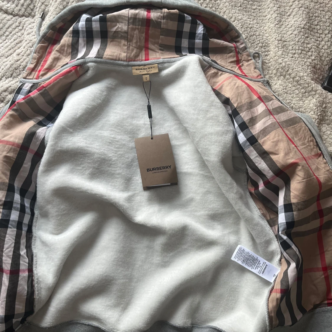 Grå hoodie från Burberry med dragkedja - 2