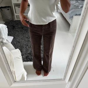 Manchesterbyxor - Snygga manchesterbyxor från H&M! Perfekta nu till hösten 🍂🍁 Mjuka och sköna 🤍 midjemått ca 35 cm