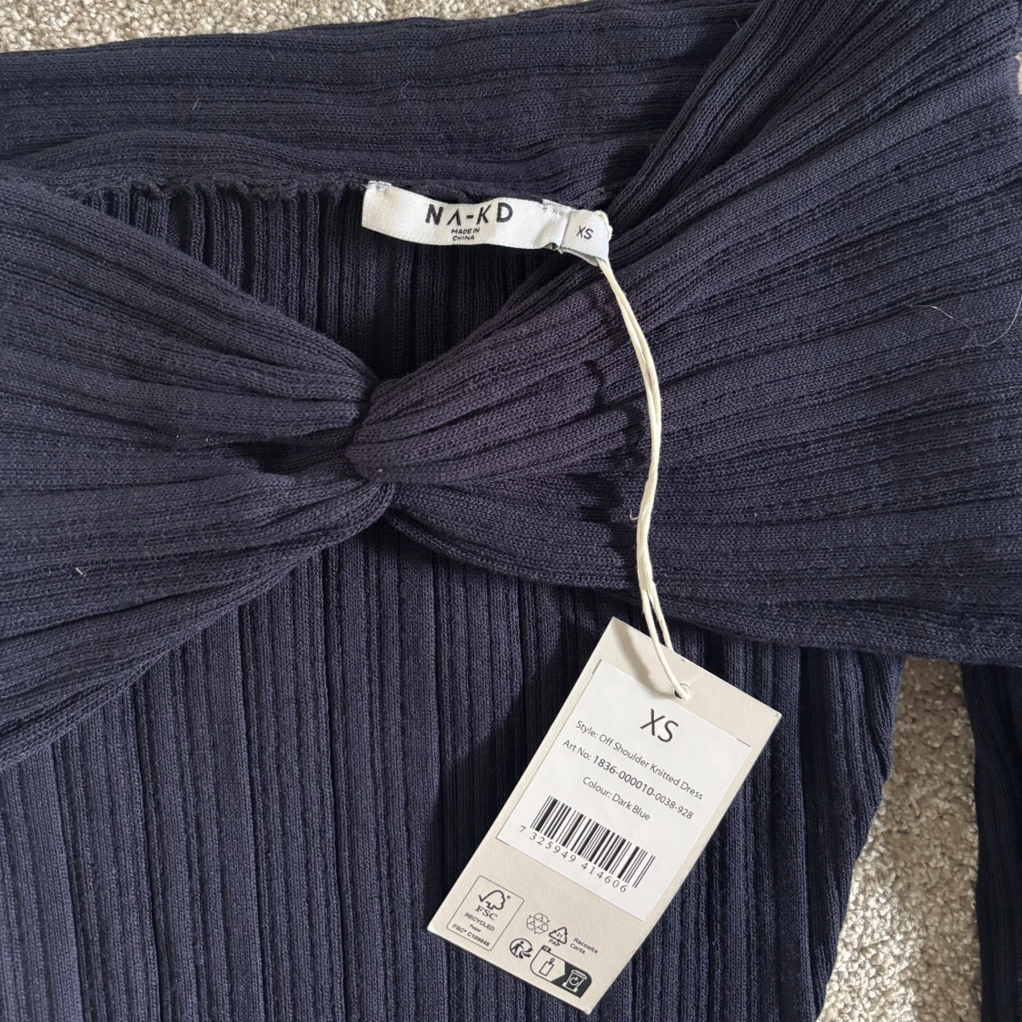 Mörkblå klänning - 1