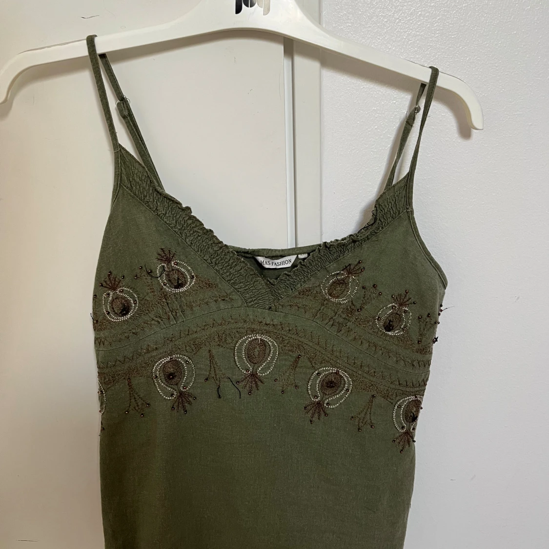 Olivgrön broderad linnetopp MAS Fashion - 2