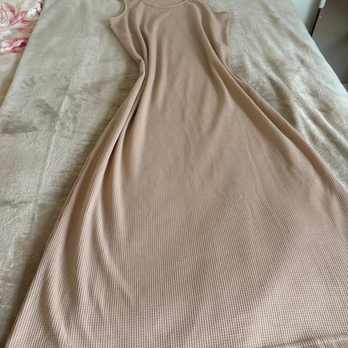 Beige ribbad långklänning - 2