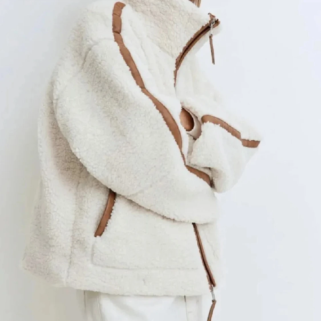 Beige teddyjacka med bruna detaljer H&M slutsåld - 1