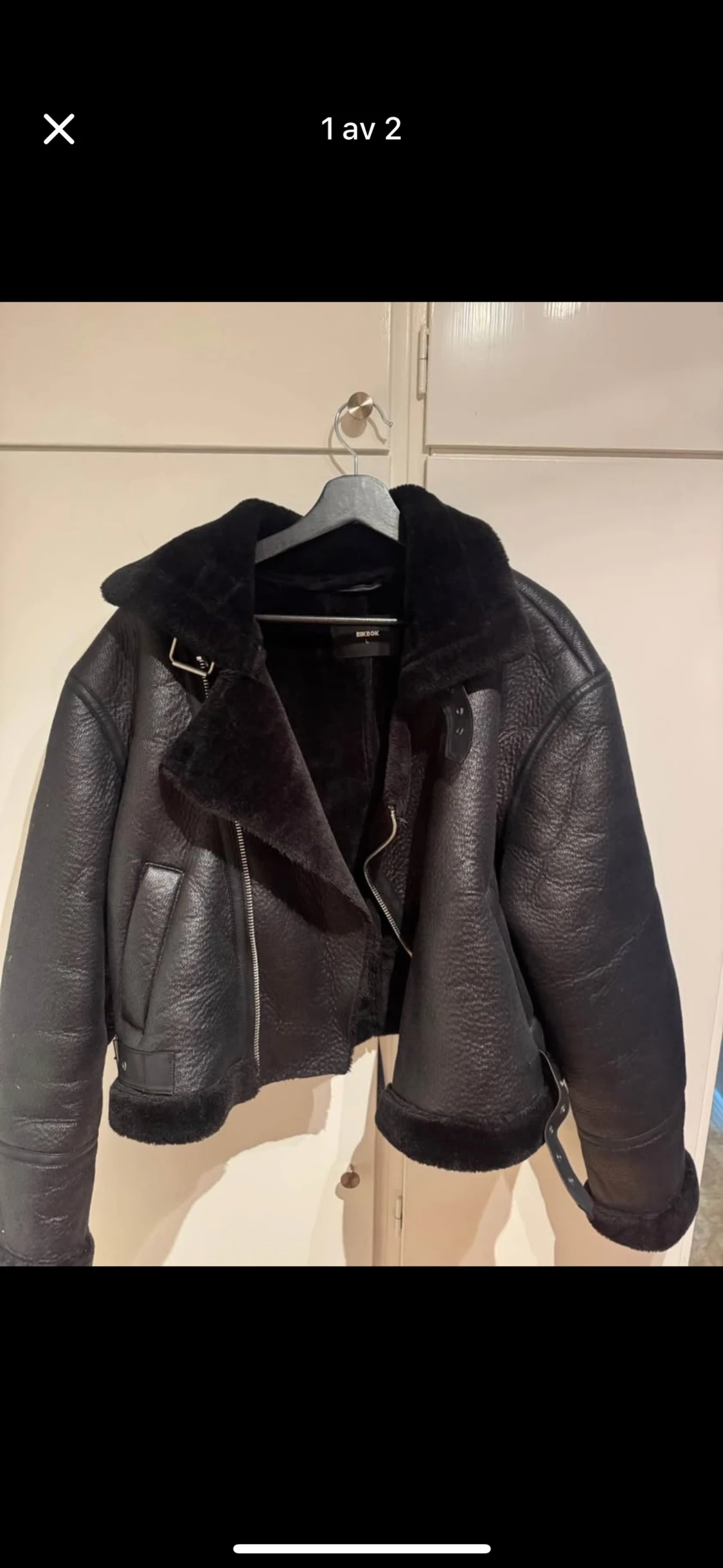 Svart pälsjacka från Bik Bok