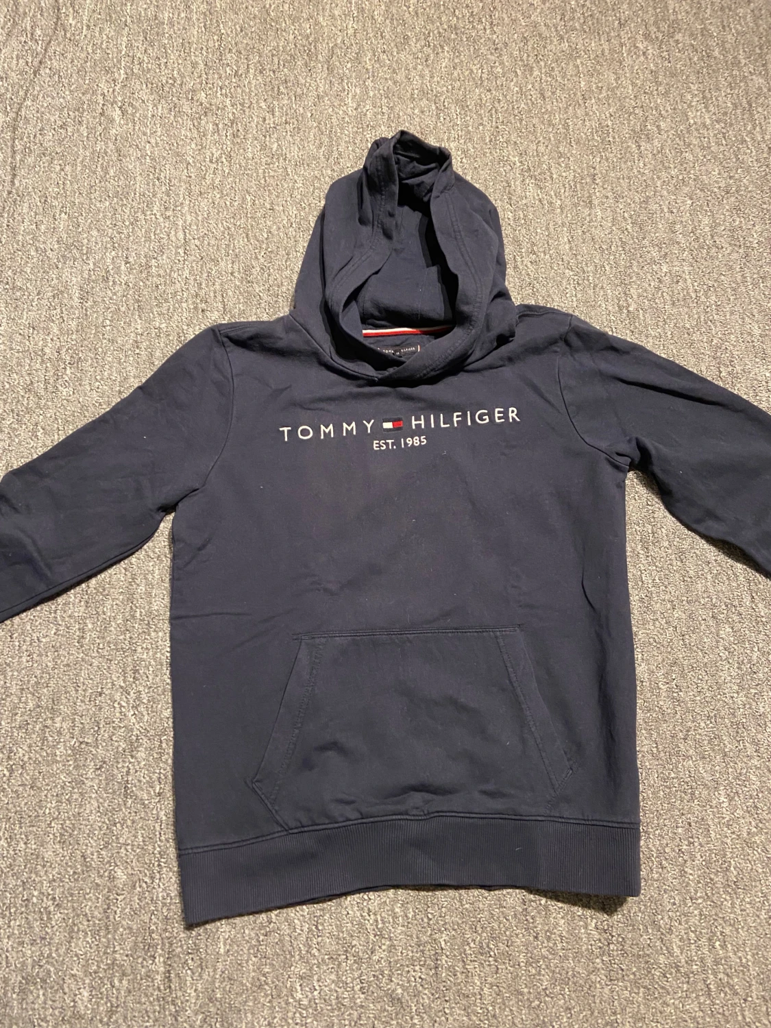 Mörkblå hoodie Tommy Hilfiger