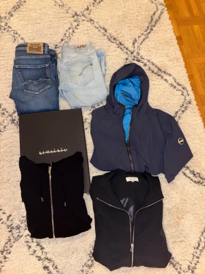 Dondup,Colmar, limitato och replay kläder - Tja säljer nu slut på allt i min profil! Replay jeans, Dondup jeans, Colmar jacka, casual friday jacka samt en snygg limitato hoodie. Tjecka in plaggen och hör av dig vid frågor eller funderingar!