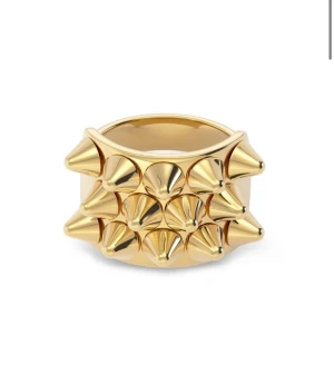 Oanvänd Edblad ring  - Köpte denna förra julen men den har inte kommit till användning alls, finns då inte heller nå tecken på slitage eller liknande. Storlek M (17.5mm)