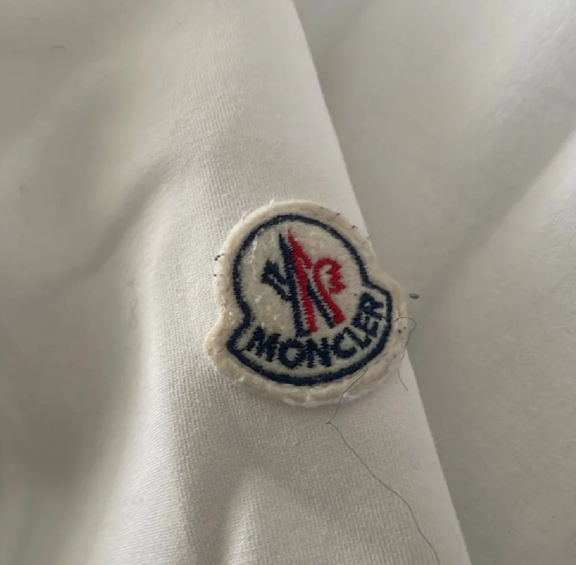 Vit sweatshirt från Moncler med ränder - 1