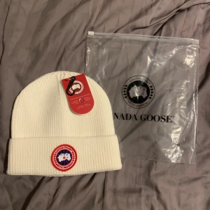 Canada Goose Beanie mössa - Canada Goose Beanie mössa. Mycket fin. Oanvänd. No size
