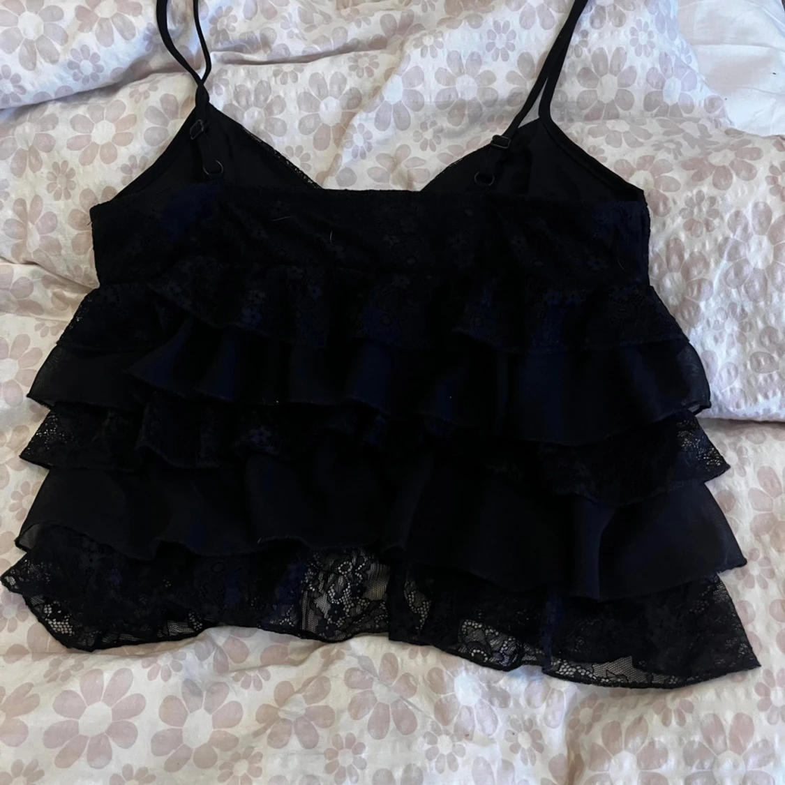 Svart volangig spets-linnetopp - 1