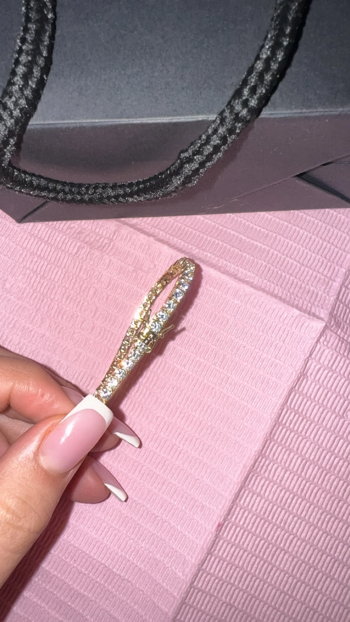 Glittrigt guldarmband med stenar - 1