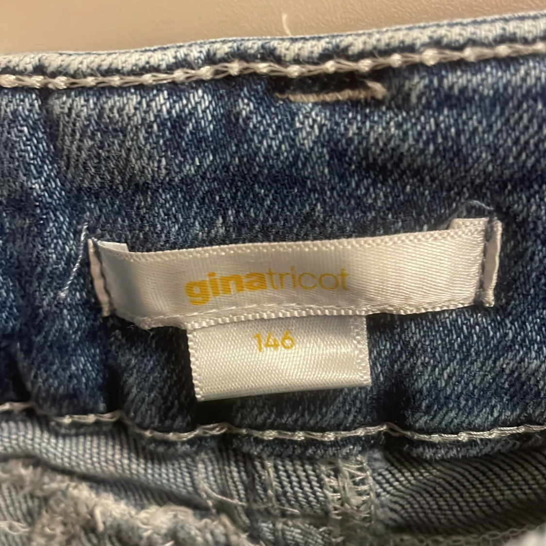 Blå bootcut jeans från Gina Tricot - 3
