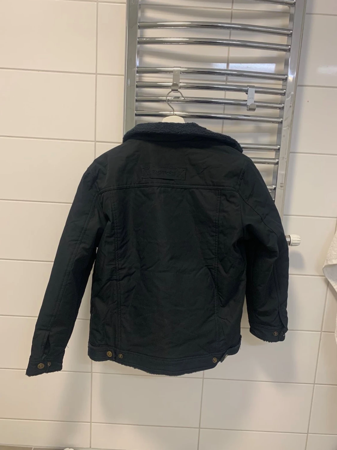 Mörkblå fältjacka med bruna detaljer - 2