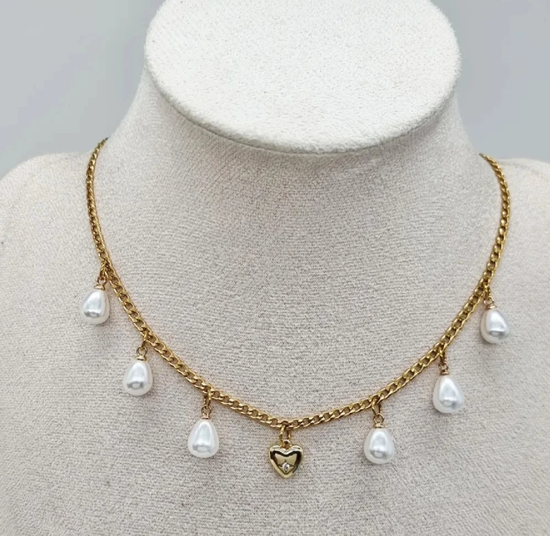 Stilfullt halsband  - 1