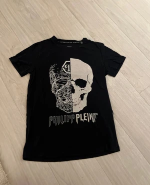 Svart t-shirt från Philipp Plein - Philipp Plein tröja i bra skick.