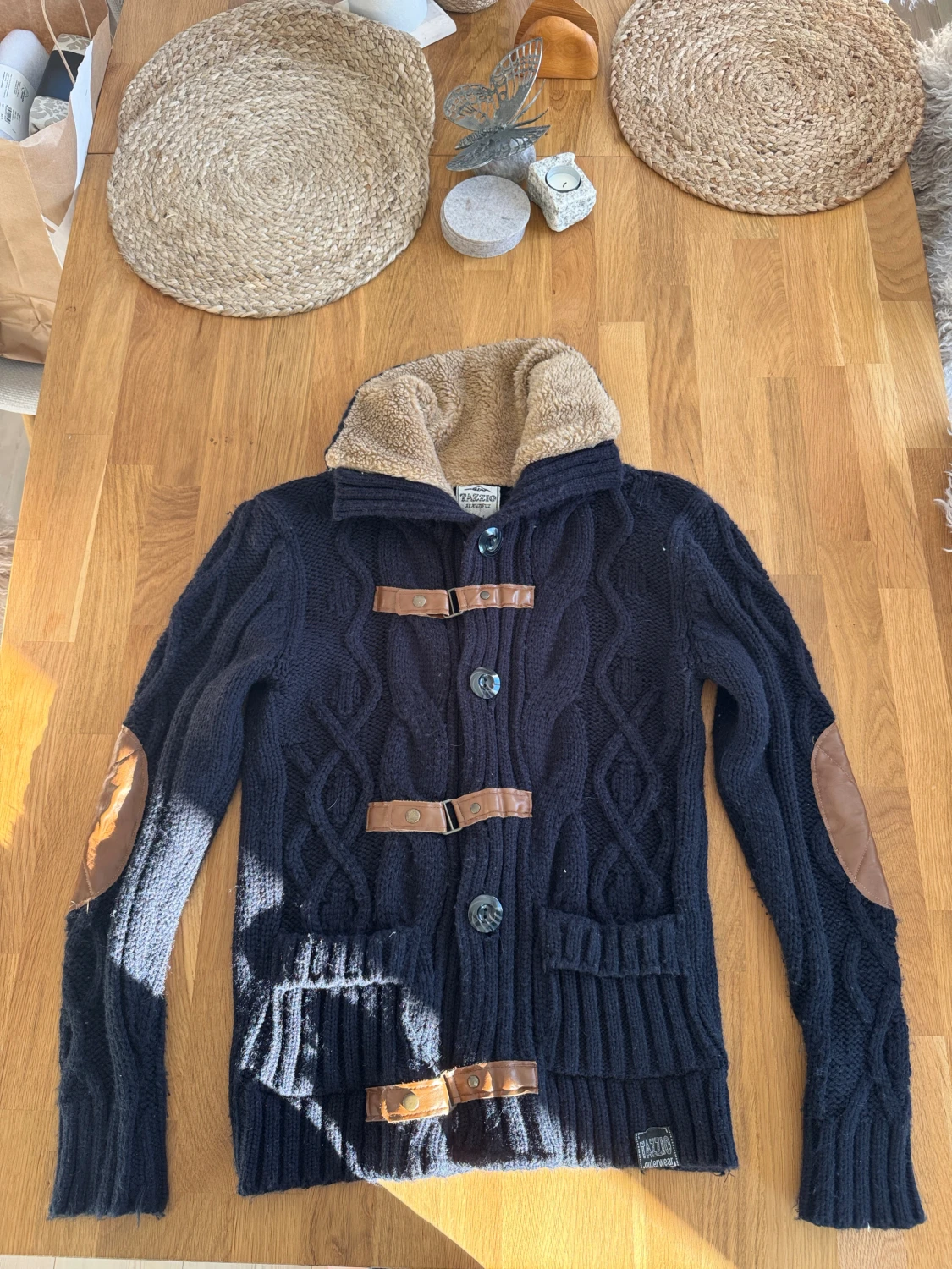 Mörkblå fur cardigan jacka från Tazzio - 1