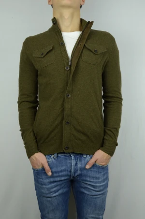 Massimo Dutti stickad cardigan  - MASSIMO DUTTI STICKAD CARDIGAN  Storlek : S  Passform : Normal   Användning : Tröjan är i ett väldigt fint skick utan defeter  Nypris : Cirka 1200SEK  Modellen på bilen är 182CM och väger 75KG