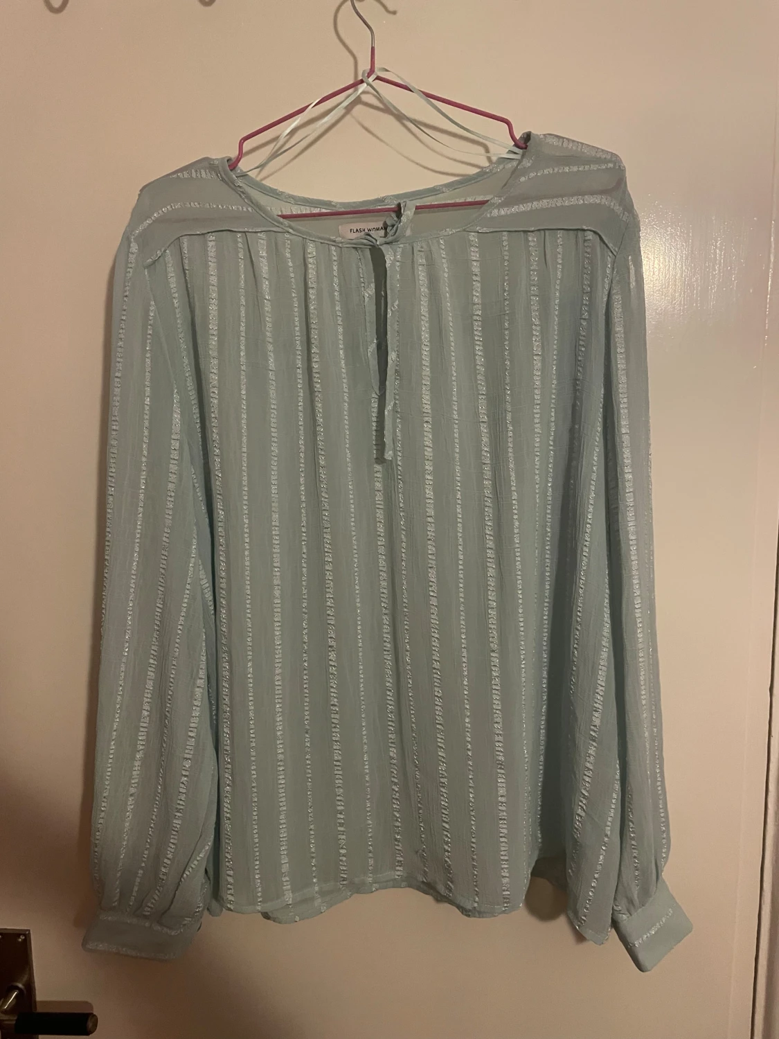 Ljusblå randig blus från Flash Woman