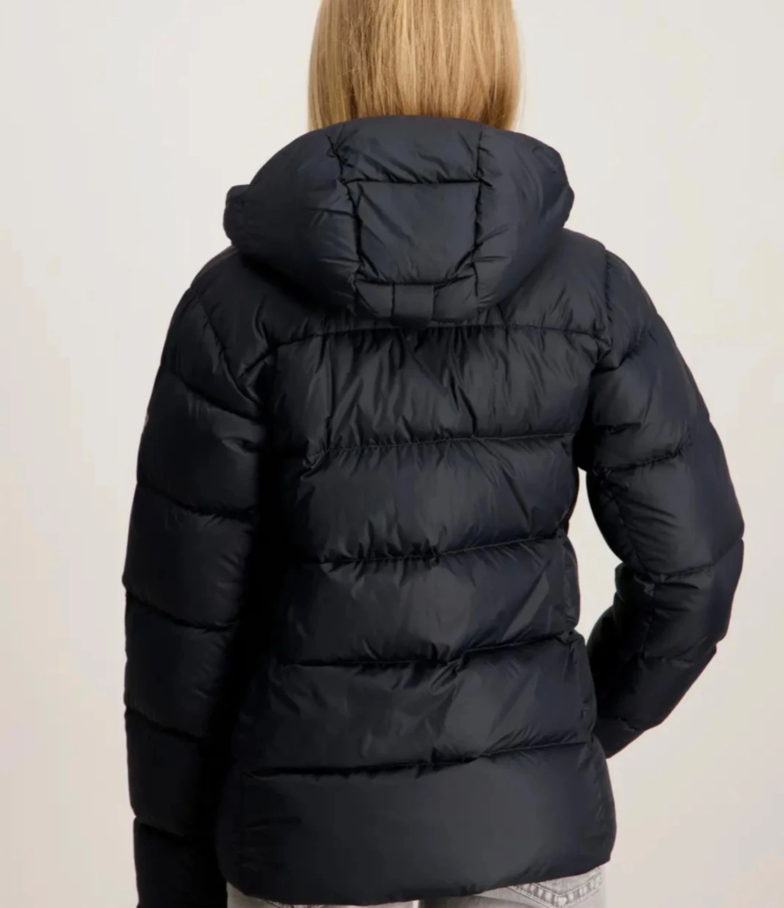 Svart pufferjacka från Peak Performance - 1